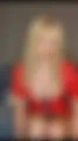 Ama en pvc rojo que te hace adorar y controlar cómo te masturbas.