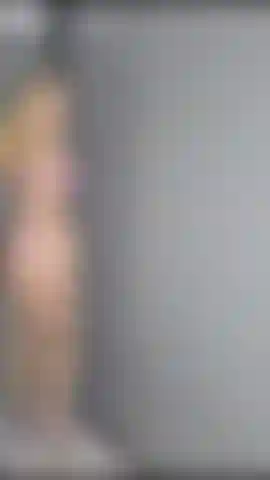 Provocando y desnudándome con mis tacones de stripper con joi.