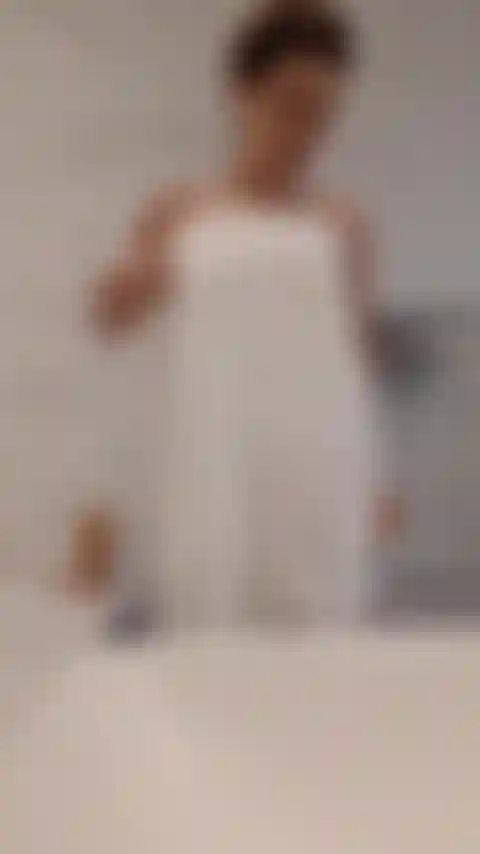 Secándome y vistiéndome con ropa de gimnasia.