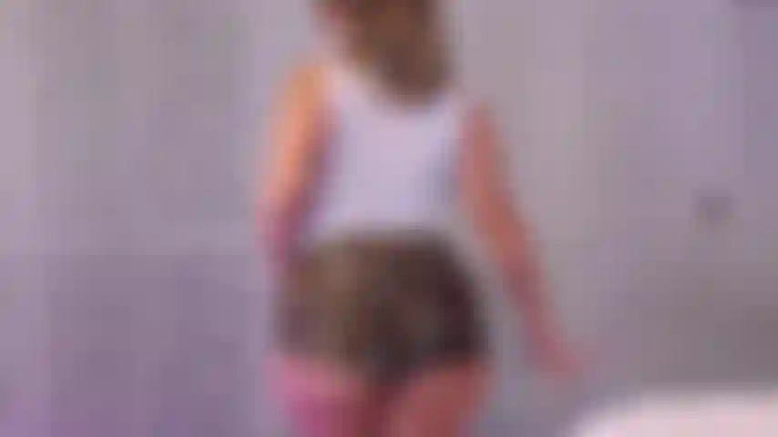 Bromea sph, nunca podrás estar con una diosa como yo. Tu pequeña polla de bebé ni siquiera podría pasar mis nalgas! No te corras todavía, prematuro, ¡no he terminado de burlarte con mis tetas!