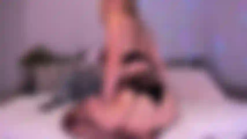 Espectáculo dorado: twerk, tapón anal, mamada, charla sucia y paseo con consolador 05.03.22 Los primeros 5:00 de este video son el preshow, después de eso, ¡es el espectáculo dorado completo de 8 minutos!