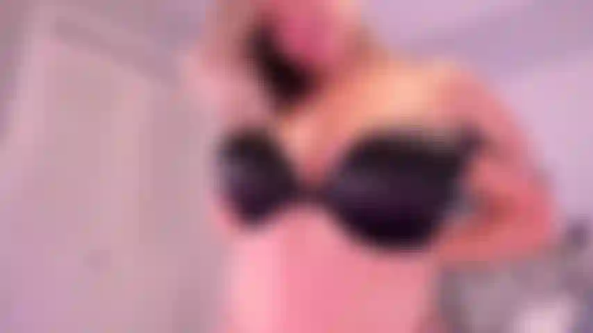 Gold show - máquina de follar a lo perrito de pie con tapón anal - ¡fóllame a lo perrito y llena todos mis agujeros estrechos! 08.07.21 8 Minuto espectáculo de oro.