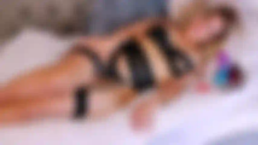 Sumisión ballgag. Me sentía muy cachonda y cachonda, quería mostrarte lo buena puta que podía ser. Me puse una mordaza, me llené el coño con un gran juguete de fantasía y puse una vibración de pulso de aire en mi clítoris. Me convierto en un desastre babeante y me corro dos veces para ti!