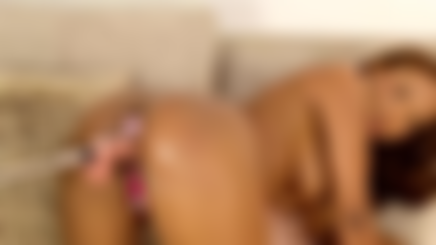 Quieres follarme la boca o los agujeros?