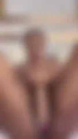 Mi coño de ébano se pone muy cremoso.