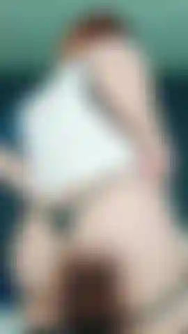 Gran culo natural rebotando en tu cara.