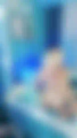 Mirror, mirror, tell me which butt is the prettiest? HEHEHEHE