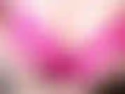 Si puedes seguir todas mis órdenes en este clip, me quitaré el sostén. Te acercarás a mis tetas una y otra vez y solo te correrás cuando te lo diga.