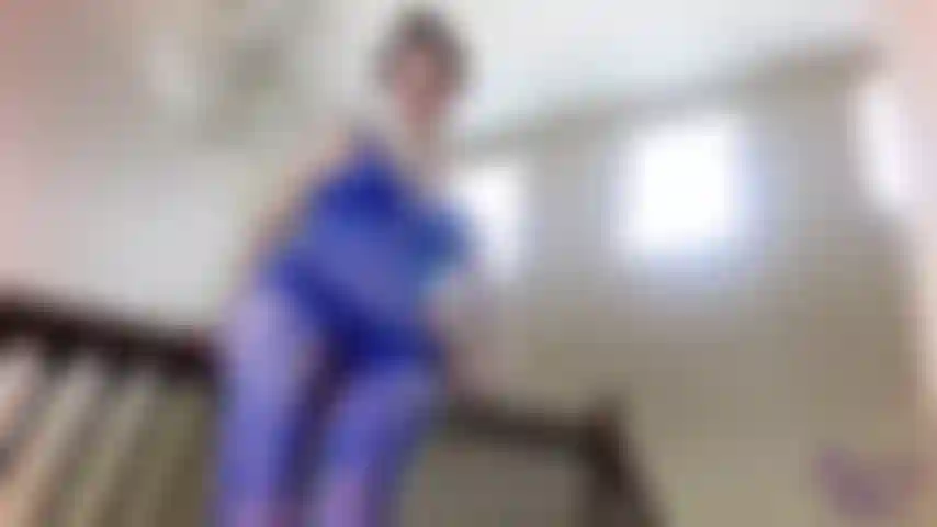 De golpe a polla - joi de entrenamiento de esclavo gay: ¿pensaste que solo porque estoy vestida con este traje sexy ibas a poder masturbarte conmigo? Claro que no! Tú eres mi esclavo gay. Ya no puedes acariciar mis curvas sensuales y deliciosas.