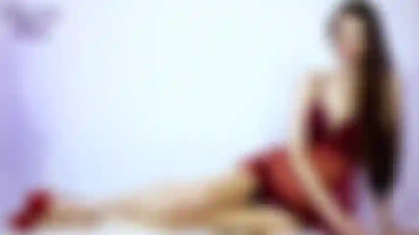 Buen chico: has sido tan buen chico, así que tengo un regalo especial para ti. Te sorprenderá lo que es pero, con el tiempo, lo vas a desear muchísimo. Y para asegurarme de que estés entusiasmada por tu regalo, voy a provocarte con esta sexy lencería roja.