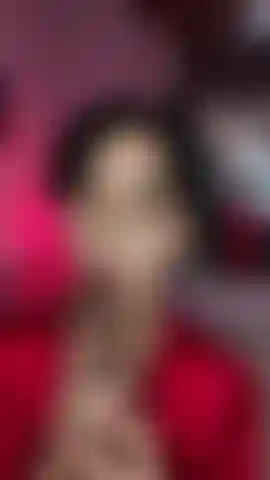 Soft lips, deep eye contact you wont last