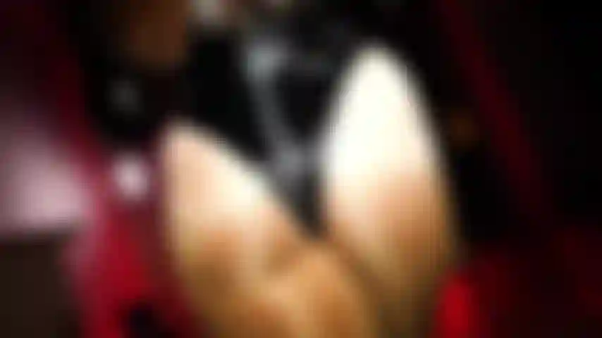 Sometete a una bella diosa.