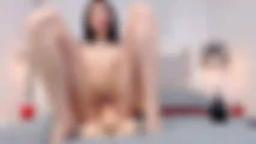 ¡Linda e-girl monta una enorme polla blanca!