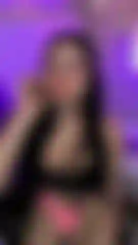 Tu reina traviesa quiere un rey que la haga correrse por dentro, por favor.