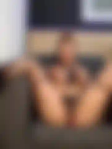 Mirame masturbarme duro...