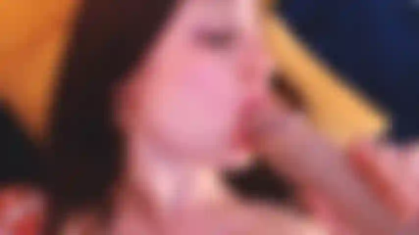 Usando el interior de mi boca caliente y húmeda para hacerte correrte, dame toda tu deliciosa leche.