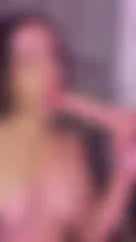 Folla esta linda cara y cubrela con tu semen.