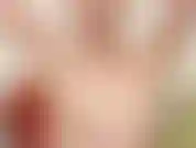 Adora mis axilas y pequeñas tetas.