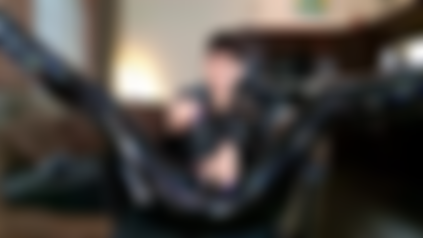 Catsuit de látex provocativo con vibración intensa.