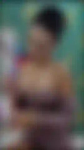 Frotando una polla con mis tetas.