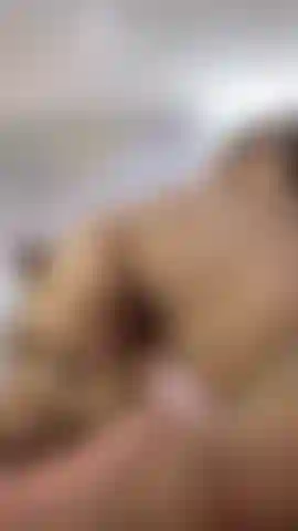 A game of sensations where curiosity and pleasure meet. The smoothness of the glass, the lingering glances, and an attitude that invites you to imagine more...