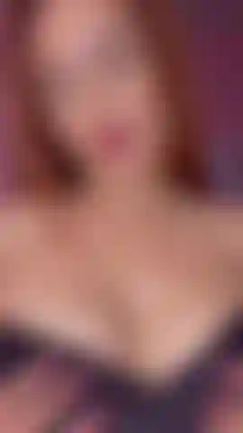 Mostrando mis tetas y pellizcándome lentamente, mientras mis gemidos te llaman a acercarte.