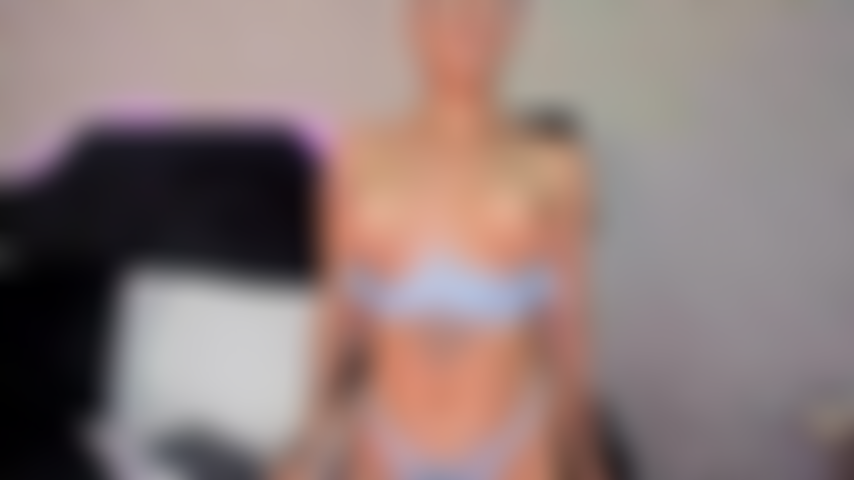 Mis grandes tetas rebotando mientras estoy desnuda para que te muevas harán que tu polla se ponga más dura tu polla hasta el punto de chuparlas y follarlas.
