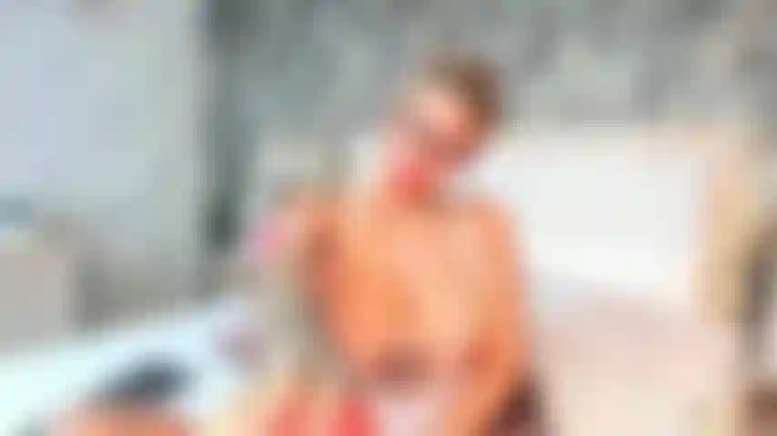 A complety good fuck! Watch me fucking two of my holes for u