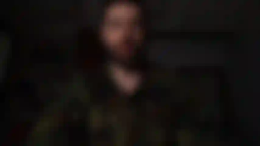 El sargento ff te hace comerle el culo.