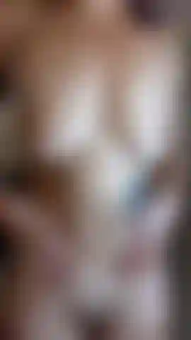 Jugoso coño aceitado y tocado por detrás.