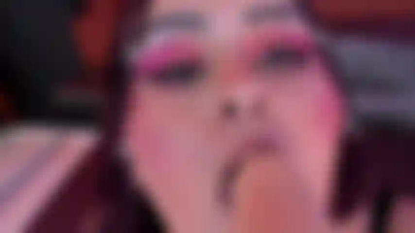 Bbw se folla la boca sin compasión con su juguete favorito.