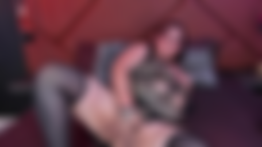 Mira como me follan mi coño rosado y me dejo llevar por el orgasmo.