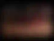 En la iglesia, en el altar, miro cómo tengo a jesse inclinado, camino detrás de él con mi vestido de cuero y tacones... Y mi gran strapon! Mírame follarlo, follarlo me moja cada embestida!