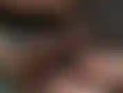 Siéntate y mírame adorar la polla de mi hombre. Soy una chupapollas sexy, ¡mírame hacer mi magia en su polla! Bromeando con mis grandes y sexys tetas y adorando su polla con mi sexy boca!