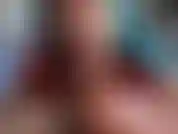 Harás lo que sea para que te chupe la polla. Incluso siéntate y mira a otro hombre correrse sobre mi cara sexy, luego, mientras mi cara está cubierta por su semen, provoco tu polla y la chupo con su semen sobre mí.