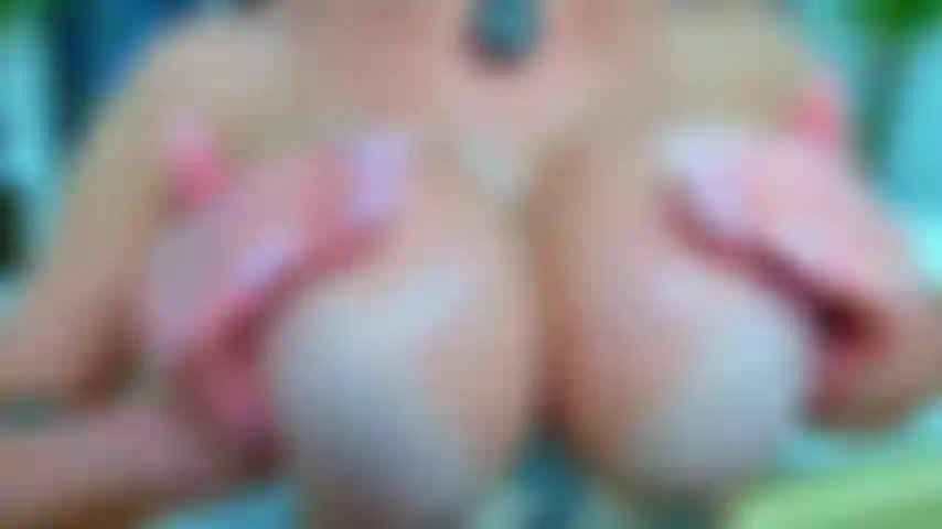 ¡El video más caliente con una corrida por toda mis grandes tetas! ¿Puedes aguantar más de un minuto conmigo? Toda tu corrida va a llover sobre mis chicas... Mmmm qué pegajoso, chorreando húmedo.