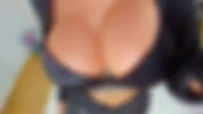 Goddess cum and squirt got a feet slave! Sexiest show with high heels and lots of cum