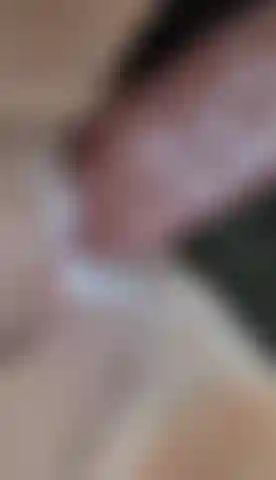 Dildo poniéndome crema en el coño.