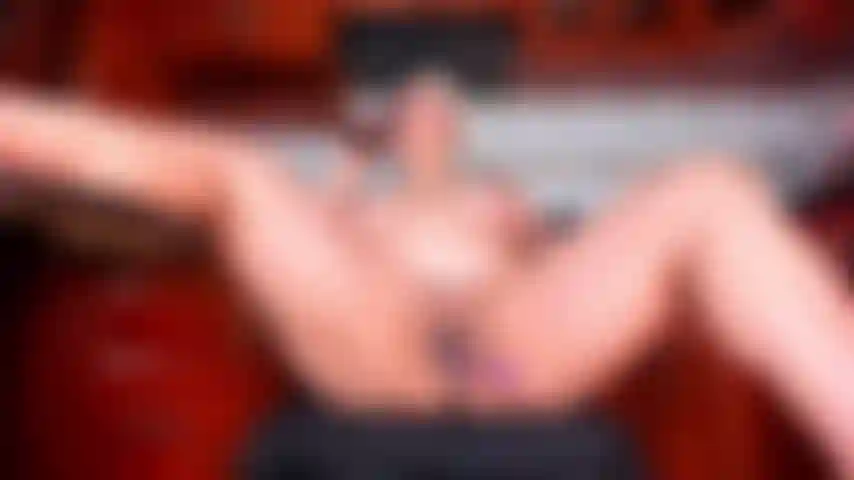 Toda desnuda y mamada!!!