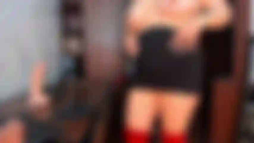 Comiendole la polla entera a mi jefe.