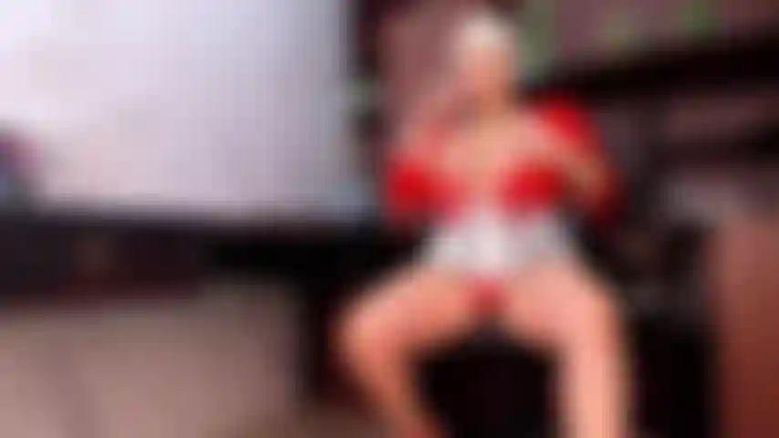 Cretaria follándose en la cocina hasta correrse.