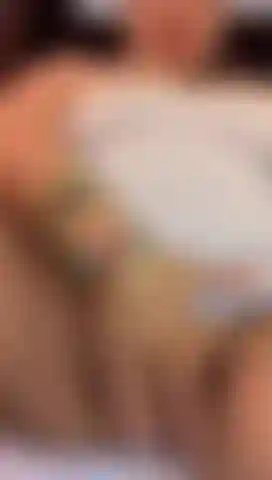 Abro mi coñito maduro para que me folles.