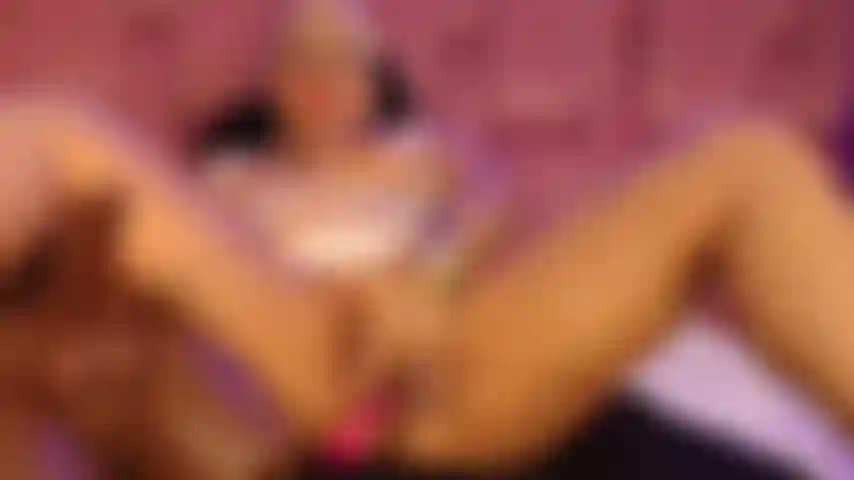 Follo ese coño jugoso con mis dedos y mi gran consolador.