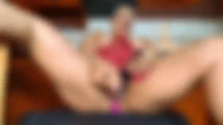 Me caliento en la cocina y me follo hasta saciarme.