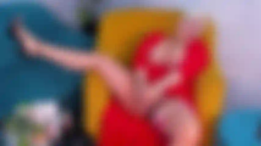 Untitled_projecti me masturbo el coño hasta lo más profundo de mi silla.