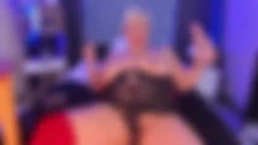 Entre el consolador y el domi me lleva a la cima del placer.