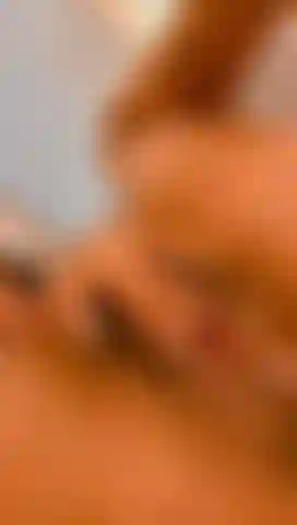 Mi coño esta extremadamente humedo, ¿deberíamos poner un poco más de saliva?