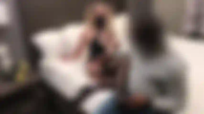 Chico / chica cornudo esposo graba en video mi primer encuentro con bbc fuckbuddy, covid enmascara golpes duros en el coño.