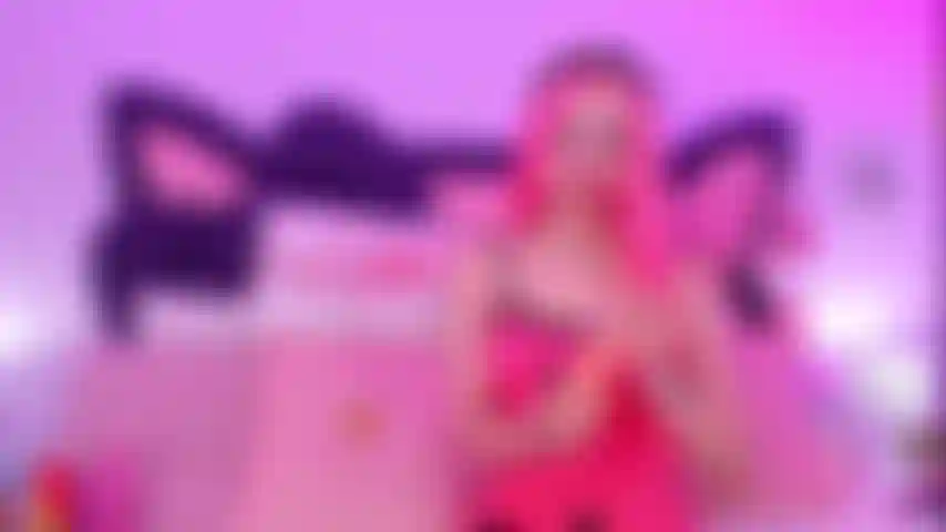 Preciosa chica te masturba hasta llegar al orgasmo.