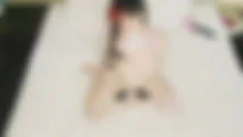 Chica sumisa llena todos los agujeros para ti.